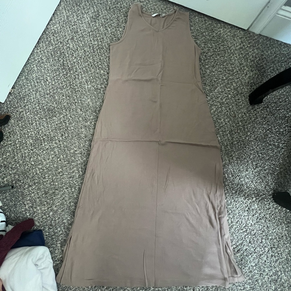 Liz Claiborne Tan Sleeveless Maxi Dress